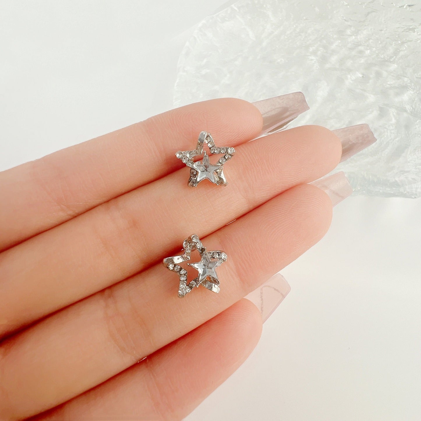 Super sparkling diamond inlaid hollowed out star zircon earrings for new women, fresh and delicate, light and luxurious, with a minimalist design for the niche eprolo