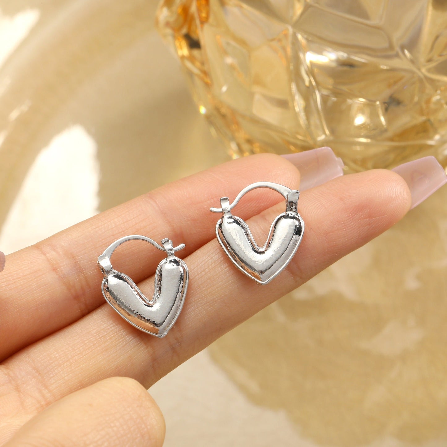 Fresh, sweet, gentle, and caring glaze ear clasps for girls, light and luxurious, high-end, small and exquisite temperament earrings eprolo