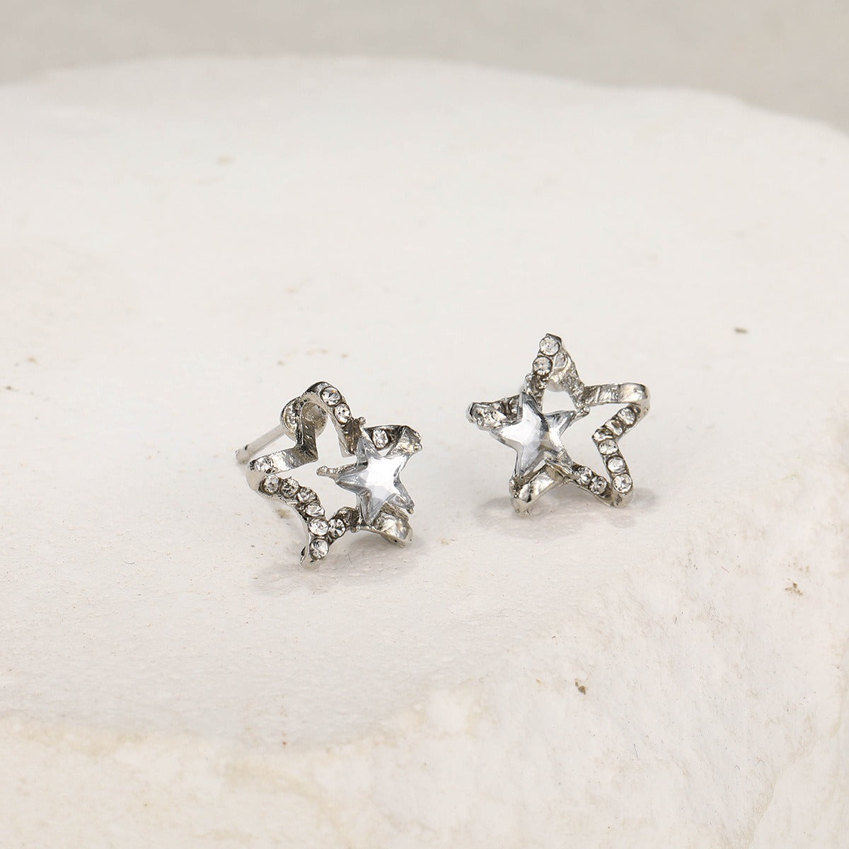 Super sparkling diamond inlaid hollowed out star zircon earrings for new women, fresh and delicate, light and luxurious, with a minimalist design for the niche eprolo