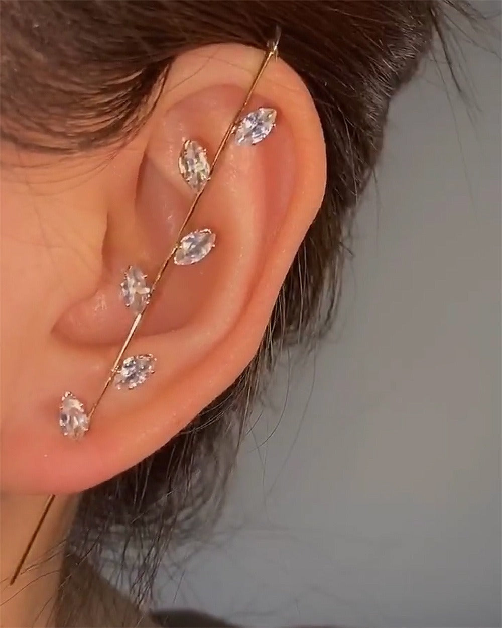 Personalized and minimalist piercing ear needles for women, lightning leaves, earlobe style diagonal earrings eprolo