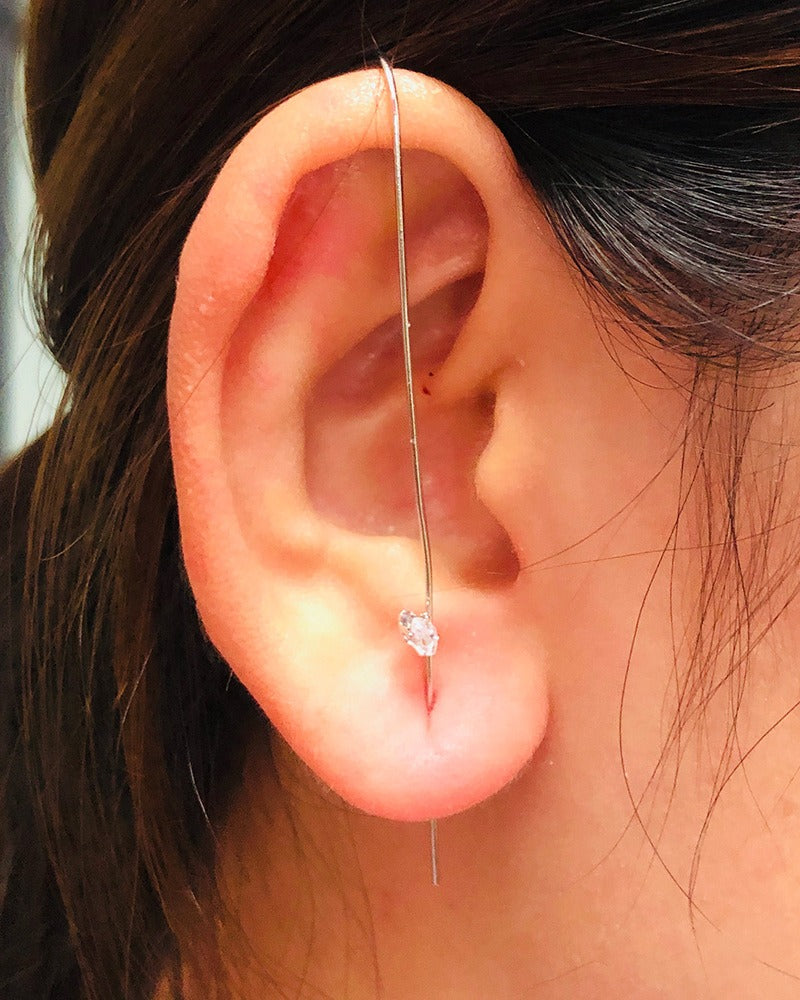Personalized and minimalist piercing ear needles for women, lightning leaves, earlobe style diagonal earrings eprolo