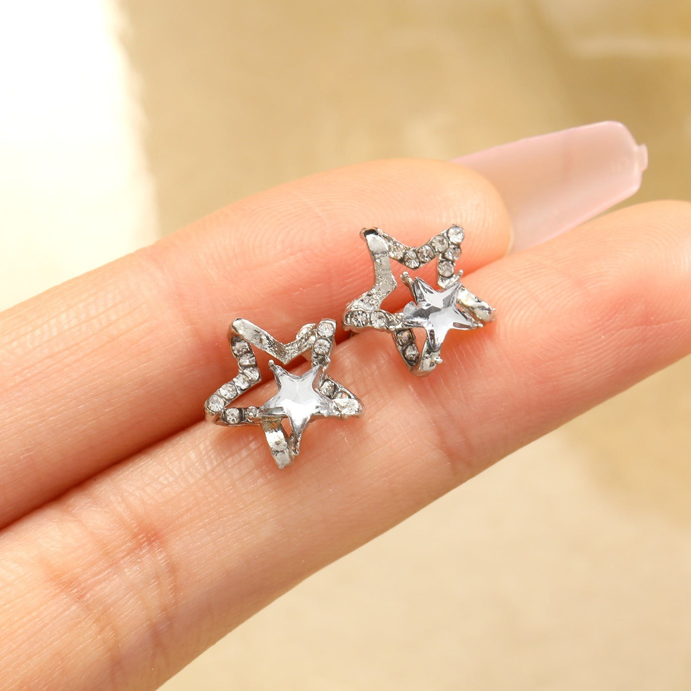 Super sparkling diamond inlaid hollowed out star zircon earrings for new women, fresh and delicate, light and luxurious, with a minimalist design for the niche eprolo