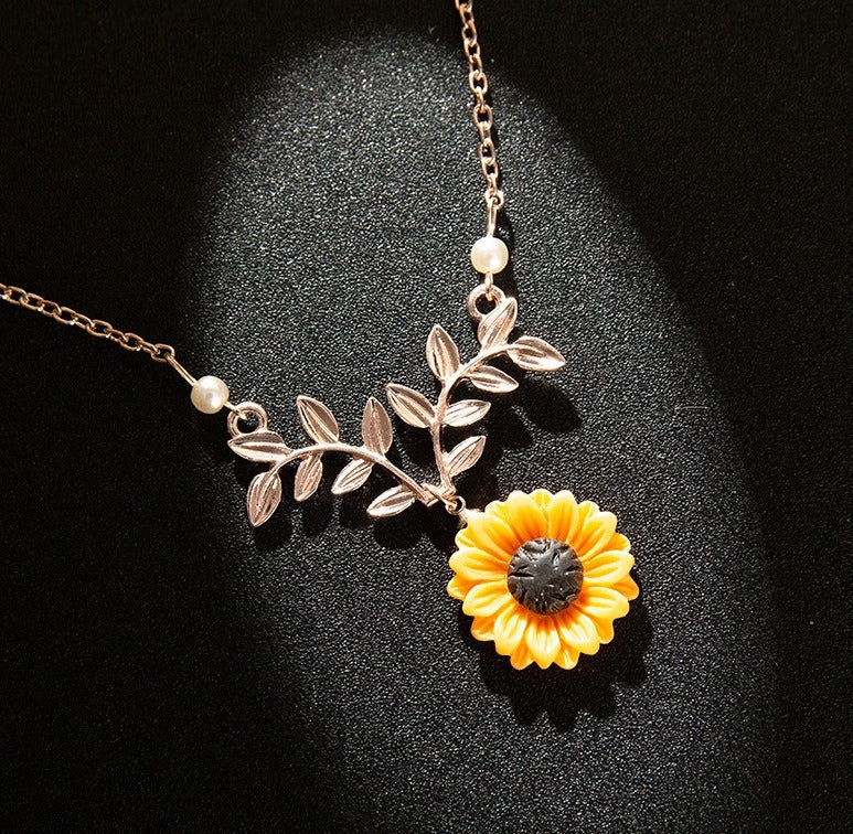 Hot selling necklace, pearl, sunflower necklace, feminine and fashionable sunflower pendant eprolo