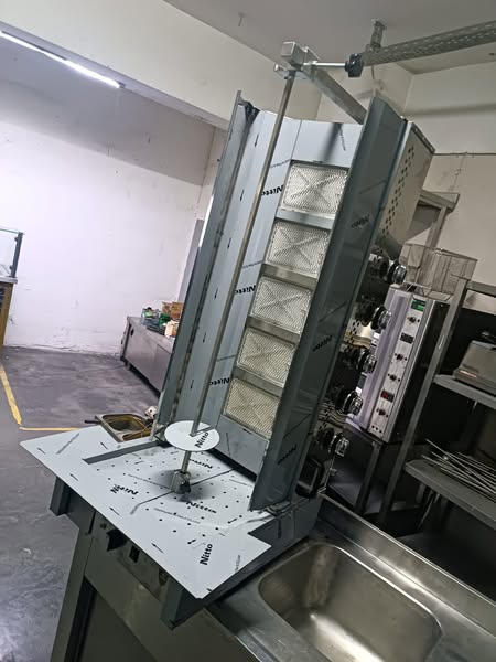 5-Burner Electric Shawarma Grill – Vertical Rotisserie